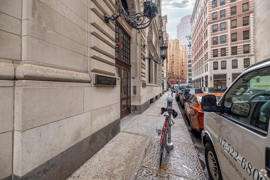 More Photos Of 22 Batterymarch St, Boston Office For Sale