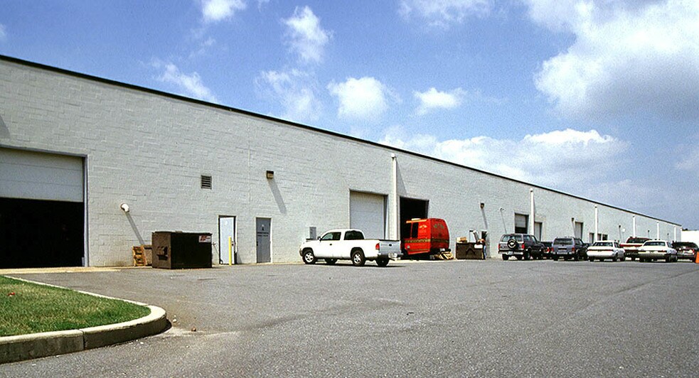 More Photos Of 77 McCullough Dr, New Castle Warehouse For Lease