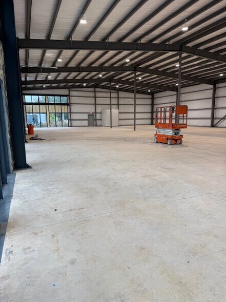 More Photos Of 14510 Fitzhugh Rd, Austin Flex For Lease