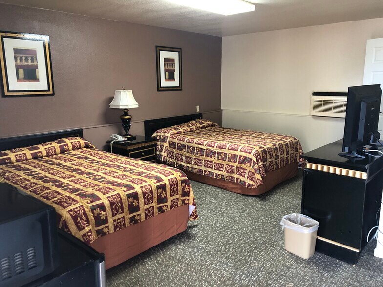 More Photos Of 820 S Washington St, Junction City Hotel For Sale