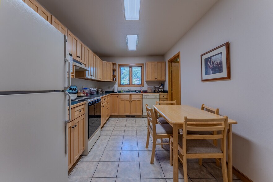 More Photos Of 890 N 2nd St, Lander Office For Sale