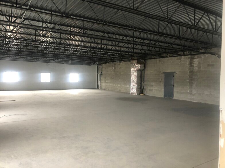 More Photos Of 1380-1390 Randall Ave, Bronx Warehouse For Lease
