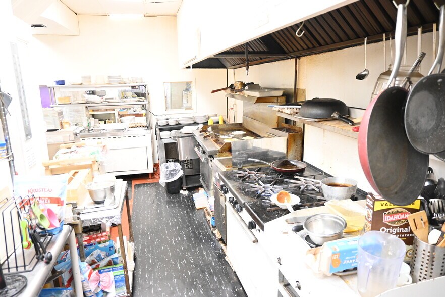 More Photos Of 937 W Wooster Rd, Barberton Storefront Retail Residential For Sale