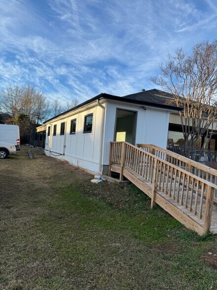 More Photos Of 205 Market Pl, Roswell Schools For Sale