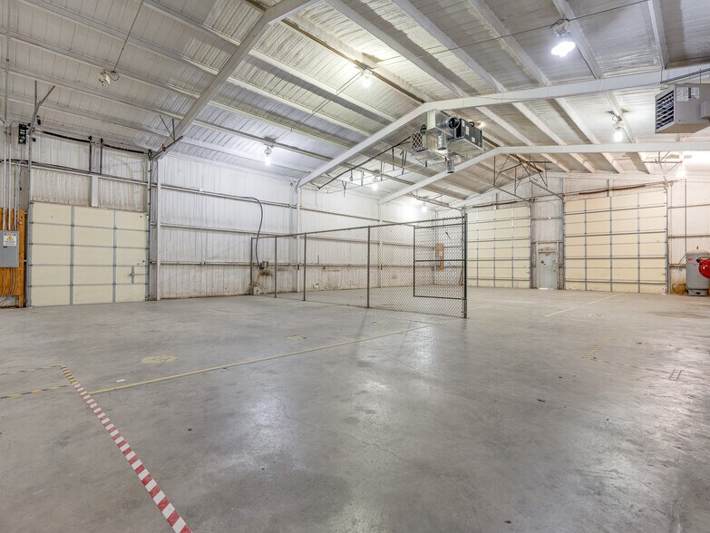 More Photos Of 122 N Hickory, Roff Flex For Sale