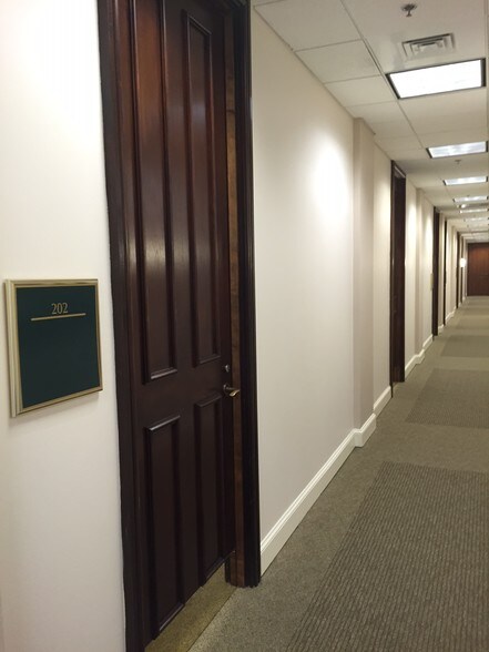 More Photos Of 211 King St, Charleston Office For Lease