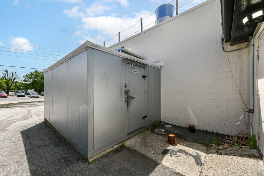 More Photos Of 5527 N Keystone Ave, Indianapolis Restaurant For Sale