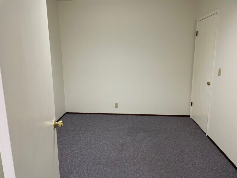 More Photos Of 3053-3073 Jefferson St, Napa Storefront Retail Office For Lease