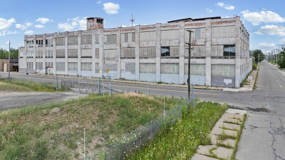 More Photos Of 4444 Lawton Ave, Detroit Warehouse For Sale