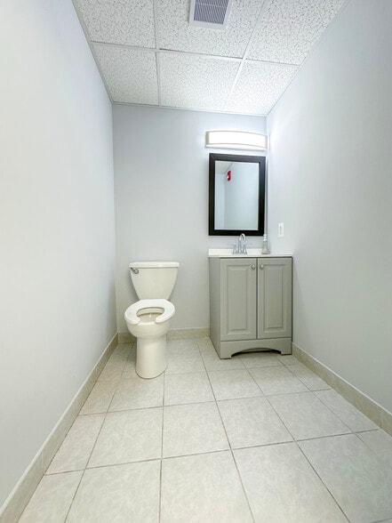 More Photos Of 406 E Pennsylvania Blvd, Feasterville Trevose Light Distribution For Lease