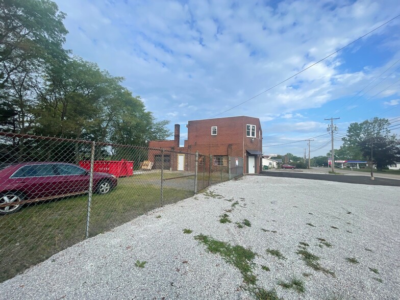 More Photos Of 2627 Waynesburg Dr SE, Canton Storefront Retail Residential For Sale