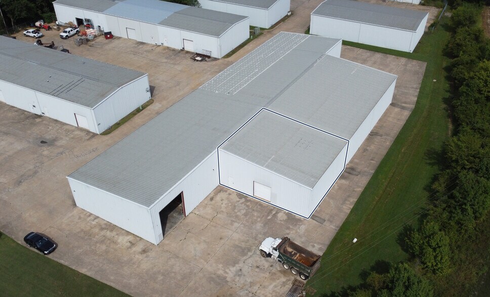 More Photos Of 1275 W Sunchase Ct, Fayetteville Warehouse For Lease