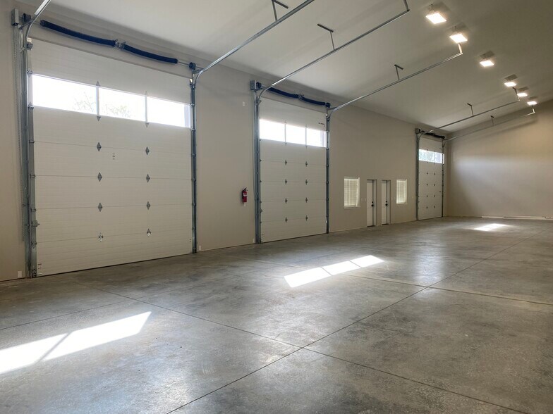 More Photos Of 9603 Tieton Dr, Yakima Distribution For Lease