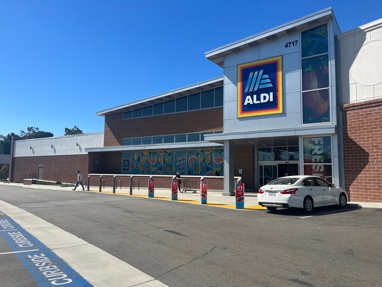 Primary Photo Of 4687-4731 Telephone Rd, Ventura Unknown For Lease