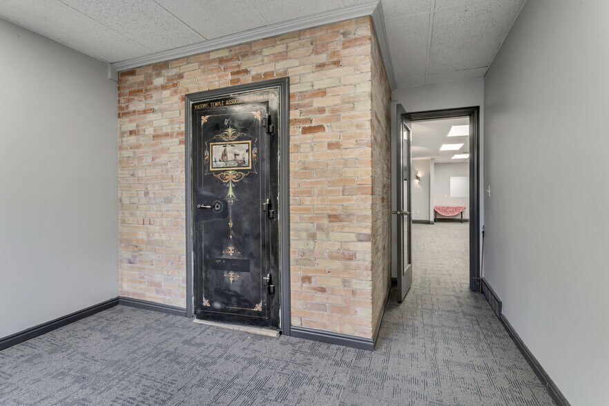 More Photos Of 2550 Washington Blvd, Ogden Office For Lease