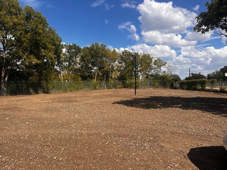 More Photos Of 11950 Alief Clodine Rd, Houston Light Distribution For Lease