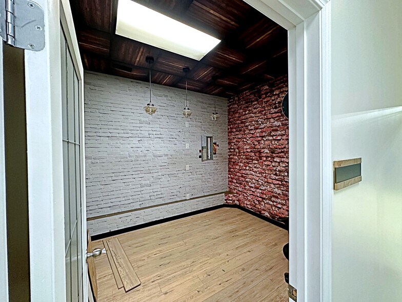 More Photos Of 195 Mackay Cres, Fort McMurray Warehouse For Sale