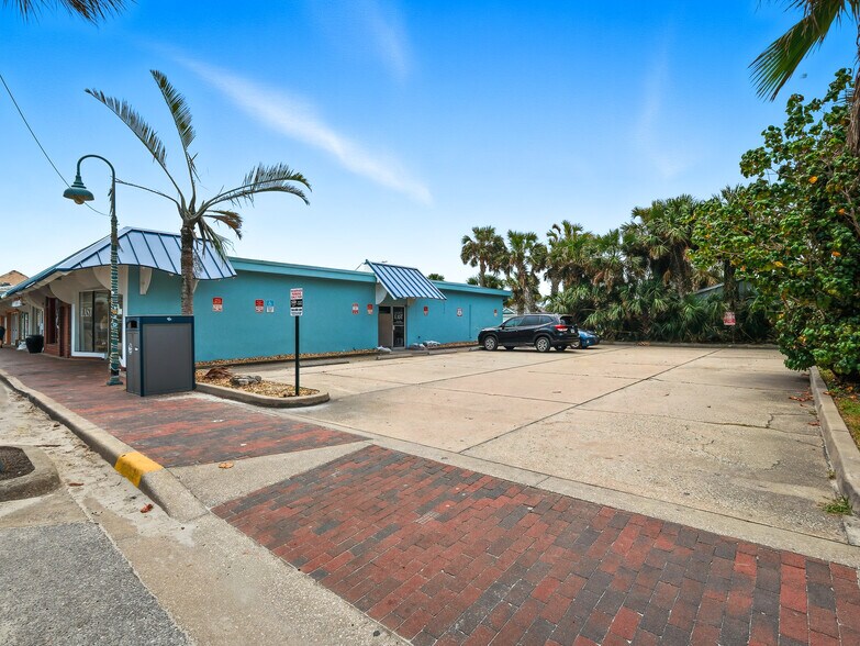 More Photos Of 415 Flagler Ave, New Smyrna Beach Storefront For Sale