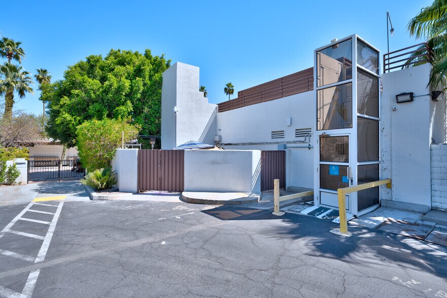 More Photos Of 369 N Palm Canyon Dr, Palm Springs Restaurant For Lease