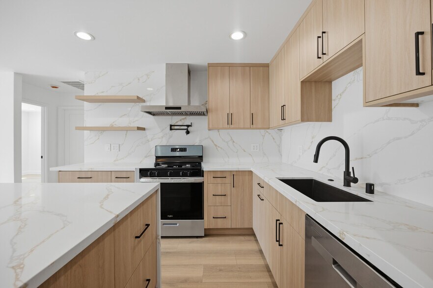 More Photos Of 22928 Leadwell St, West Hills Apartments For Sale