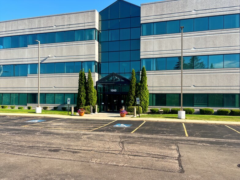 More Photos Of 1560 Wall St, Naperville Coworking Space