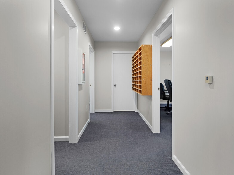 More Photos Of 644 E Main St, Palmyra Office For Sale