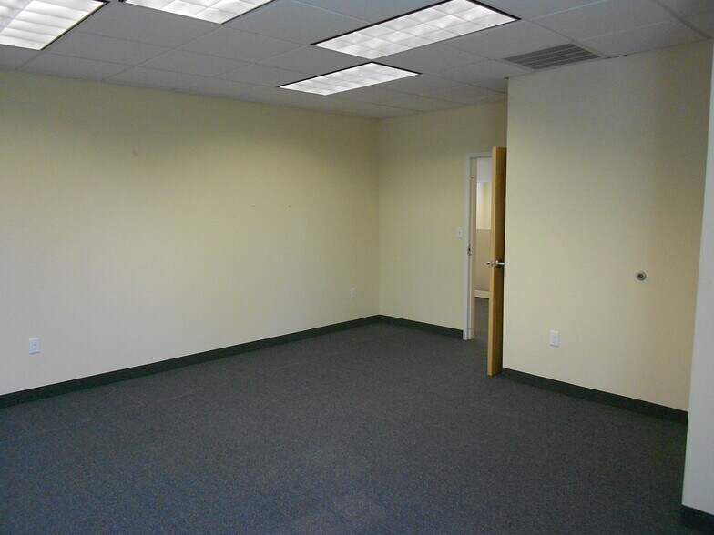 More Photos Of 31 Wichita Dr, Nicholasville Office For Sale