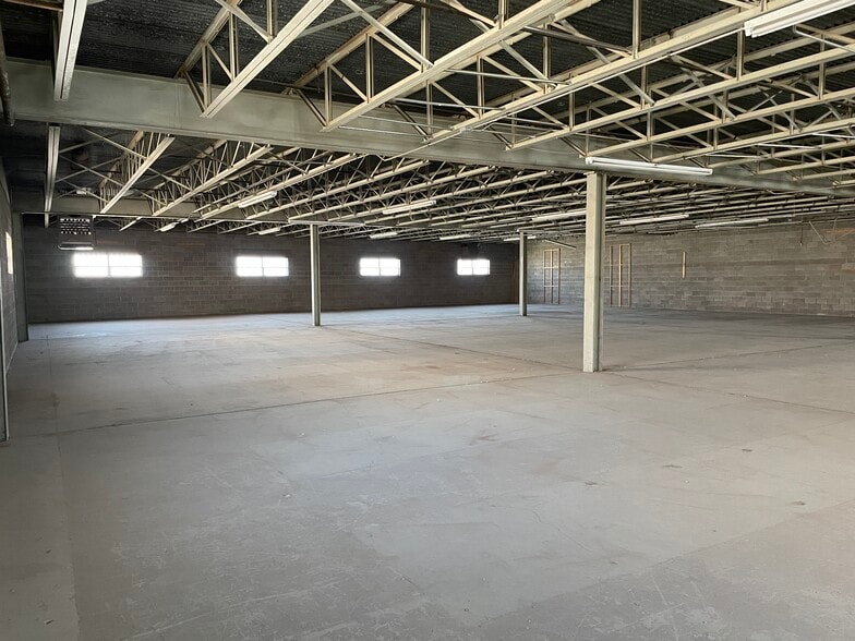 More Photos Of 220 N Saint Vrain St, El Paso Light Distribution For Sale