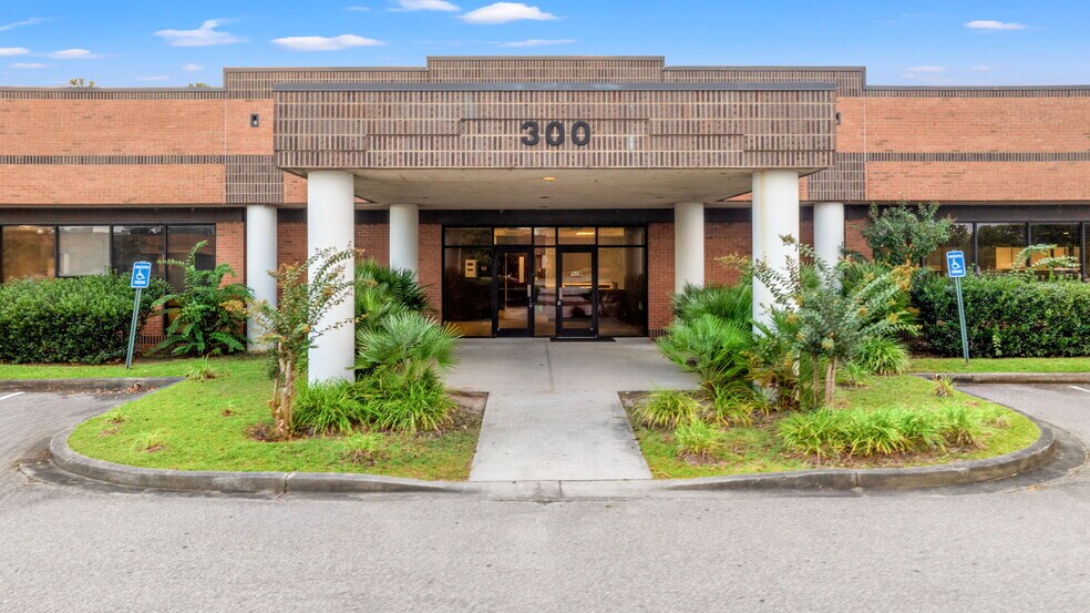 More Photos Of 8733 Highway 17 Byp S, Myrtle Beach Office For Lease