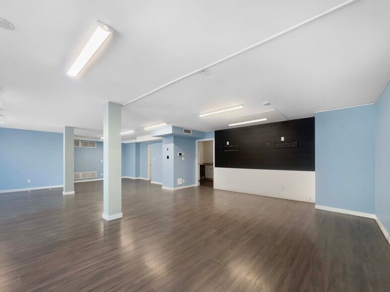 More Photos Of 59 Dalhousie St, Brantford Storefront For Lease