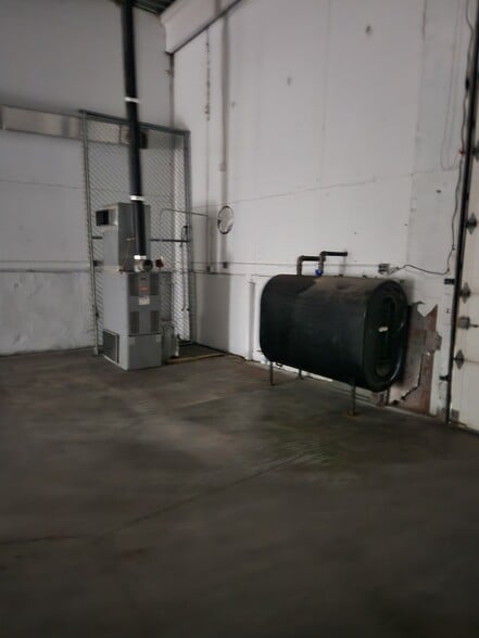 More Photos Of 3 Robinson Rd, Bow Light Distribution For Lease