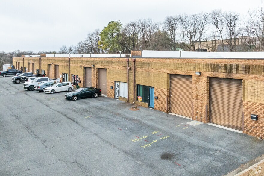 More Photos Of 4 Nashua Ct, Essex Light Distribution For Lease
