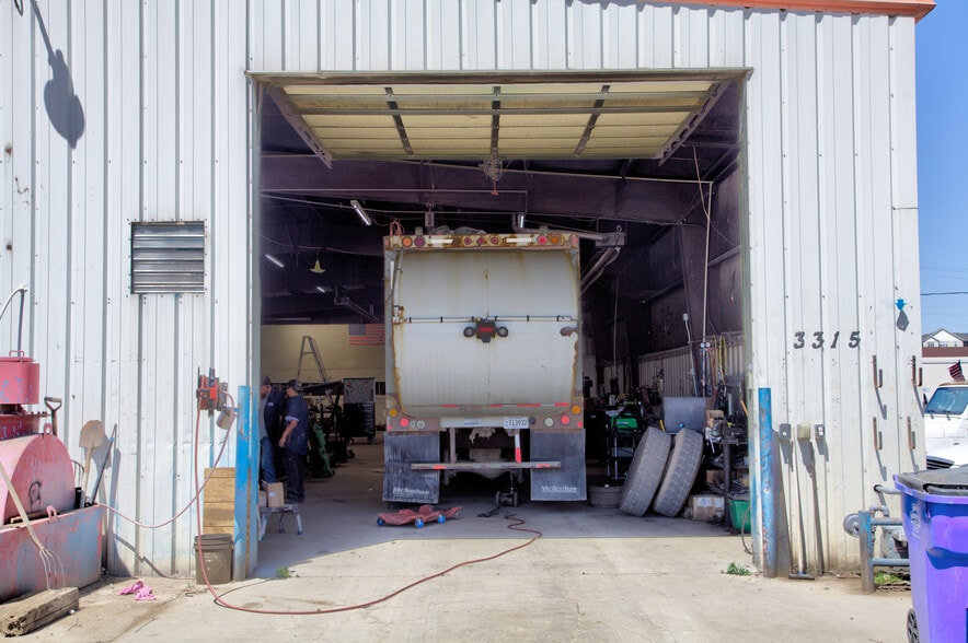 More Photos Of 3315 State St, Evans Warehouse For Lease