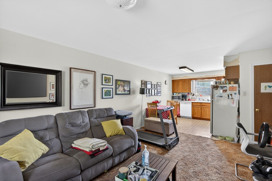 More Photos Of 5585 MacArthur Rd, Whitehall Showroom For Sale