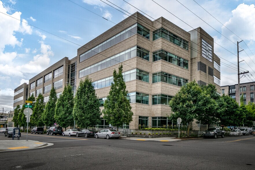 More Photos Of 2055 NW Savier St, Portland Office For Lease
