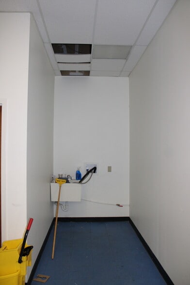 More Photos Of 3903 Union Deposit Rd, Harrisburg Storefront For Lease