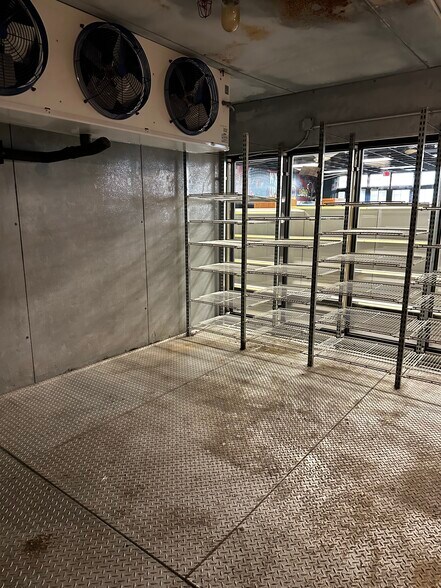 More Photos Of 45 Rincon Dr, Camarillo General Retail For Lease