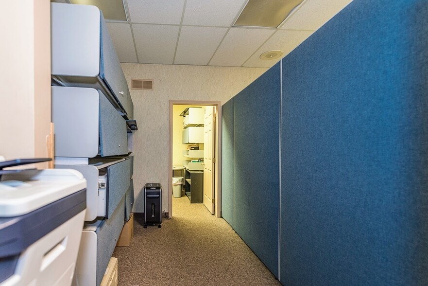 More Photos Of 18735 Ecorse Rd, Allen Park Office For Lease