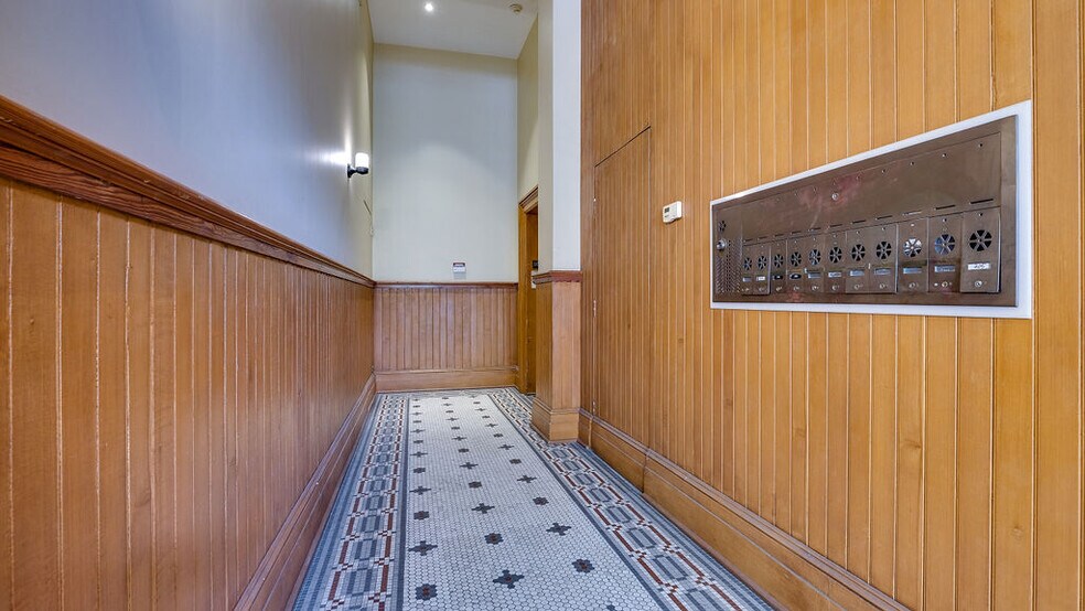 More Photos Of 36 W Broughton St, Savannah Office For Lease