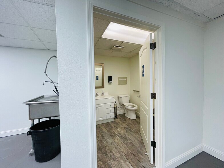 More Photos Of 1925 Francisco Blvd E, San Rafael Light Manufacturing For Lease