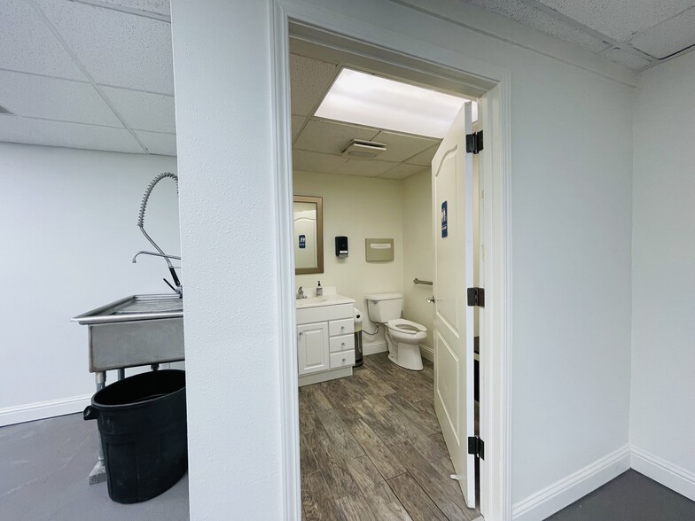 More Photos Of 1925 Francisco Blvd E, San Rafael Light Manufacturing For Lease