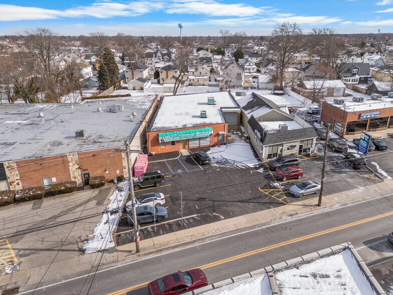 More Photos Of 120 New Hyde Park Rd, Franklin Square Showroom For Lease
