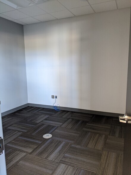 More Photos Of 2301 S Stearman Dr, Chandler Office For Lease