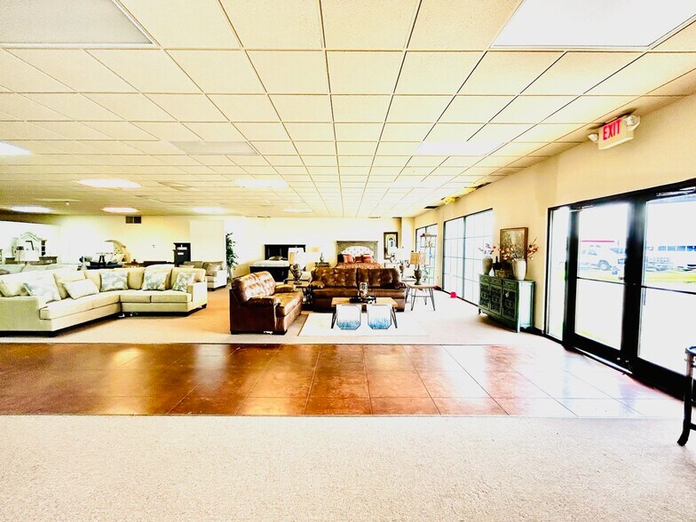 More Photos Of 869 S State St, Clarksdale Storefront For Sale