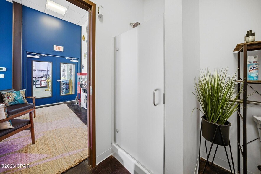 More Photos Of 1331 Harrison Ave, Panama City Showroom For Sale