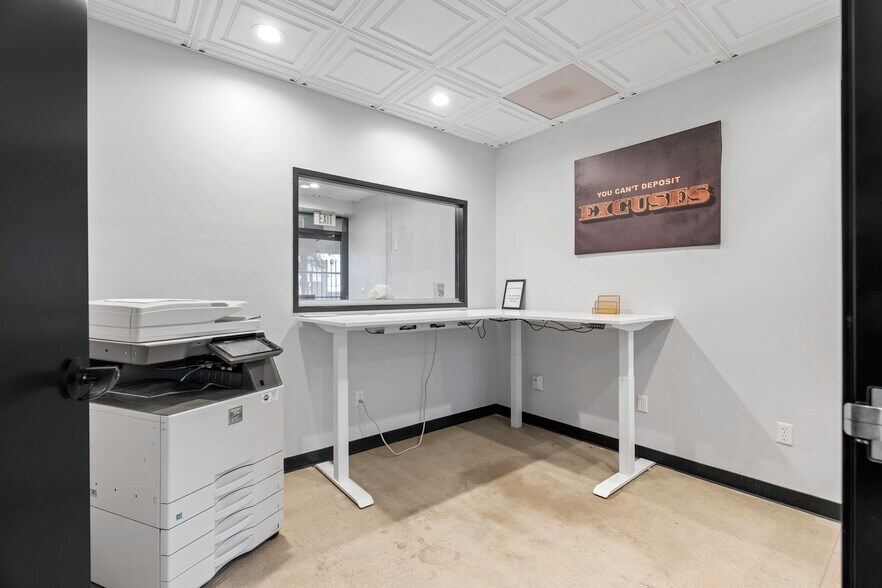 More Photos Of 4600 W American Ave, Bakersfield Office For Sale