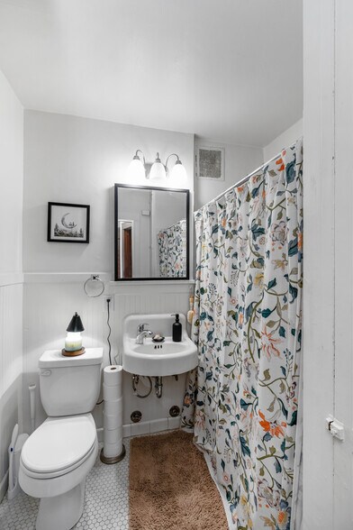 More Photos Of 4319 SW Oregon St, Seattle Apartments For Sale