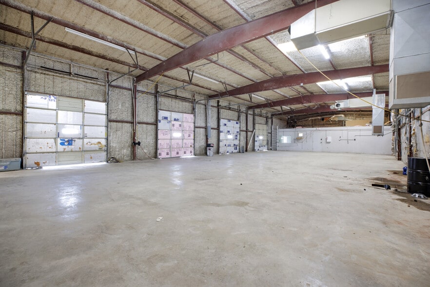 More Photos Of 31 Steel Rd, Wylie Manufacturing For Lease
