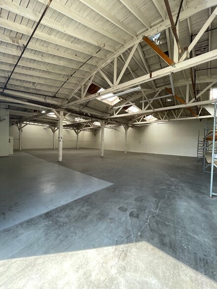 More Photos Of 3227 N San Fernando Rd, Los Angeles Industrial For Lease