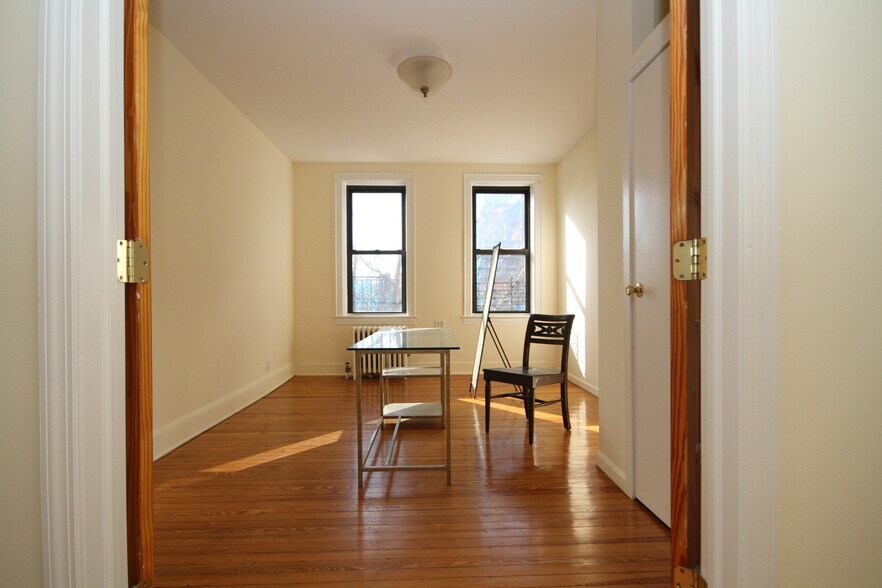 More Photos Of 4021 61st St, Woodside Apartments For Sale